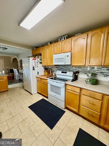 348 S Victory Drive, Lyons, GA 30436