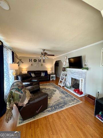 348 S Victory Drive, Lyons, GA 30436