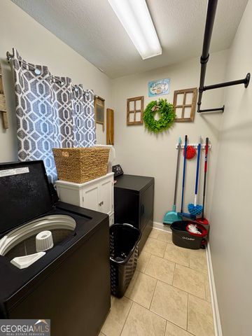348 S Victory Drive, Lyons, GA 30436