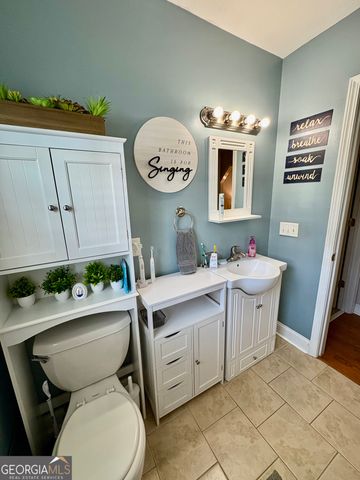 348 S Victory Drive, Lyons, GA 30436