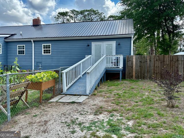 348 S Victory Drive, Lyons, GA 30436