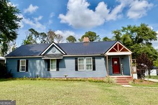 348 S Victory Drive, Lyons, GA 30436