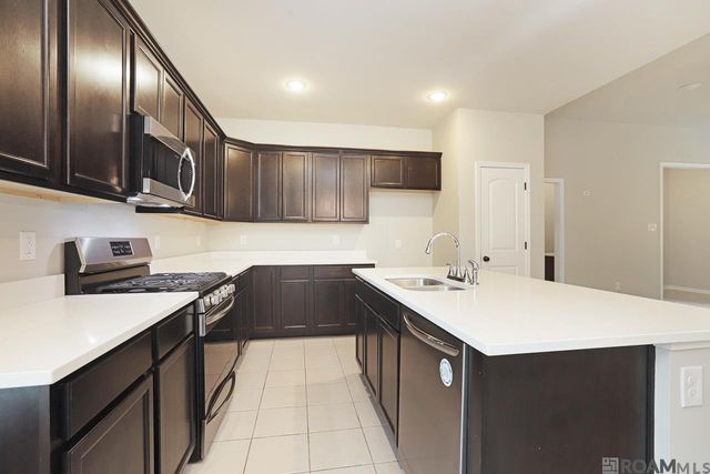 42451 Baystone Ave, Prairieville, LA 70769