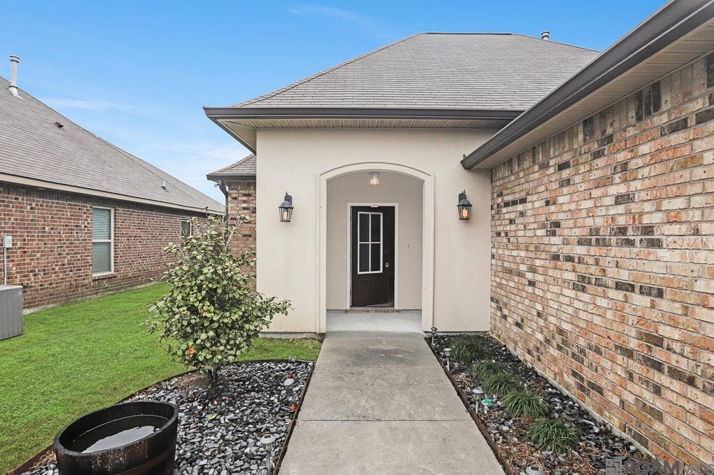 42451 Baystone Ave, Prairieville, LA 70769