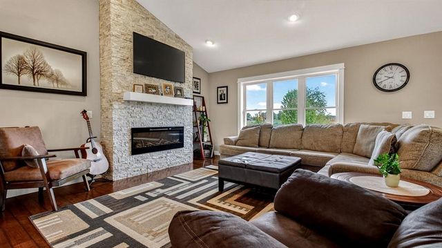 695 Autumn Drive, Altoona, WI 54720
