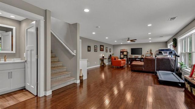 695 Autumn Drive, Altoona, WI 54720