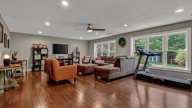 695 Autumn Drive, Altoona, WI 54720