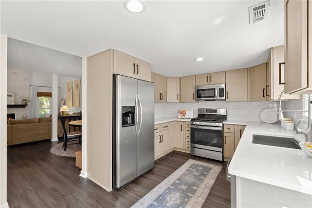 301 Roswell Green Lane, Roswell, GA 30075