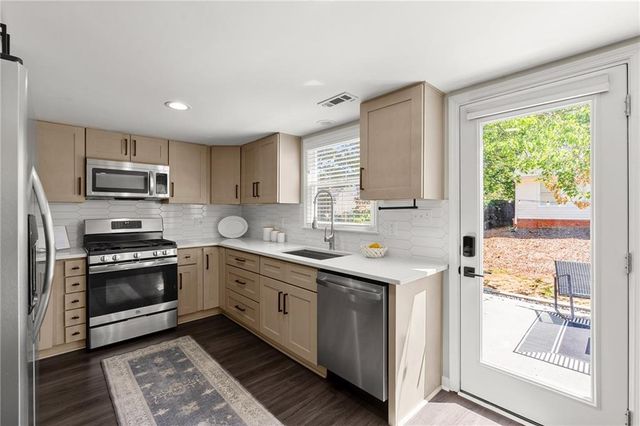 301 Roswell Green Lane, Roswell, GA 30075