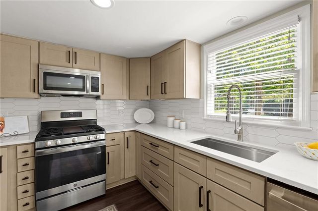 301 Roswell Green Lane, Roswell, GA 30075