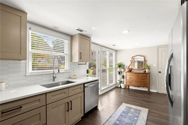 301 Roswell Green Lane, Roswell, GA 30075