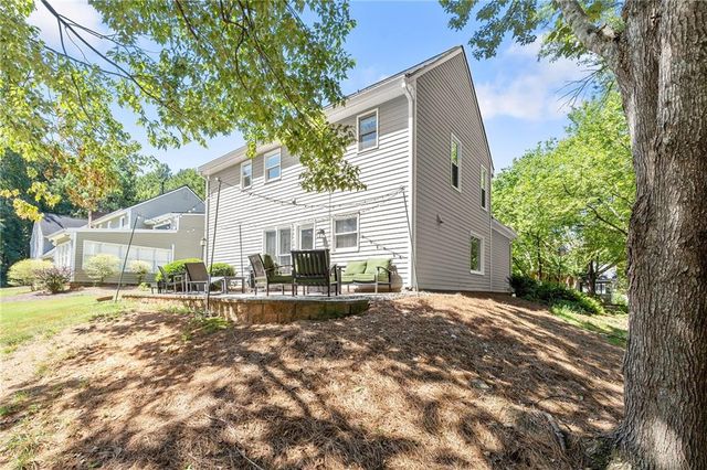301 Roswell Green Lane, Roswell, GA 30075