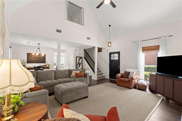 301 Roswell Green Lane, Roswell, GA 30075