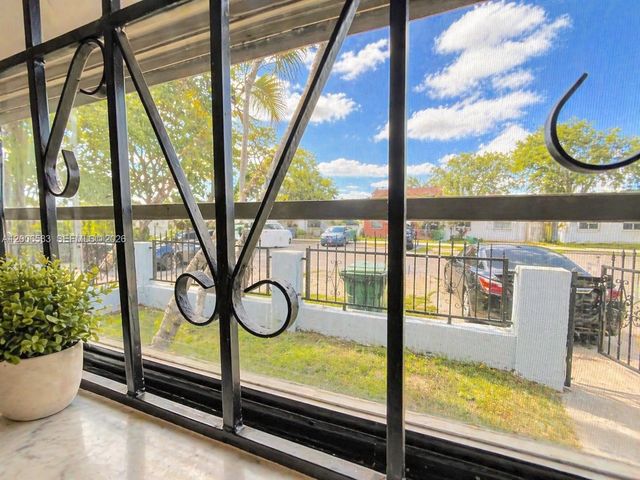 3896 NW 207 St 1, Miami Gardens, FL 33055