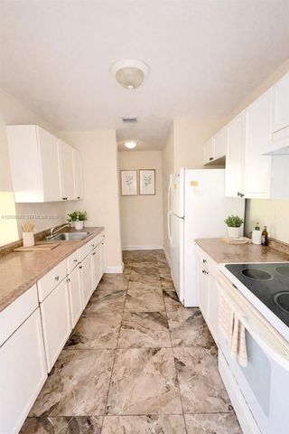 3896 NW 207 St 1, Miami Gardens, FL 33055