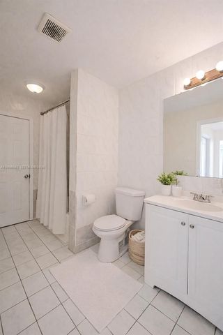 3896 NW 207 St 1, Miami Gardens, FL 33055