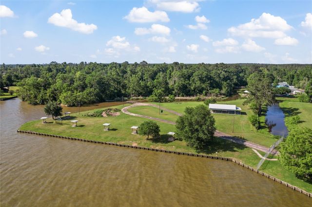 401 Lakeview Drive, Onalaska, TX 77360