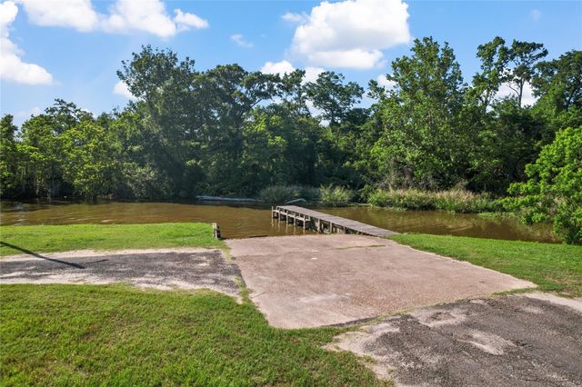 401 Lakeview Drive, Onalaska, TX 77360