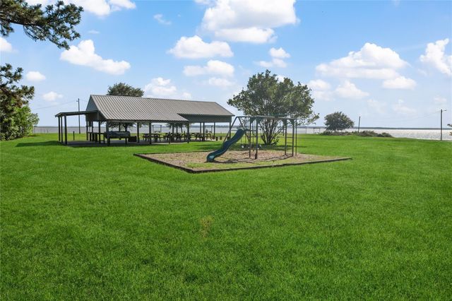 401 Lakeview Drive, Onalaska, TX 77360