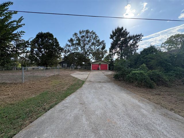 401 Lakeview Drive, Onalaska, TX 77360