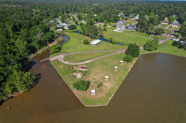 401 Lakeview Drive, Onalaska, TX 77360