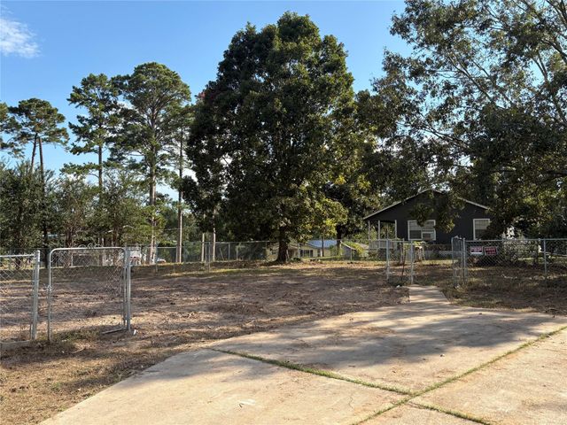 401 Lakeview Drive, Onalaska, TX 77360