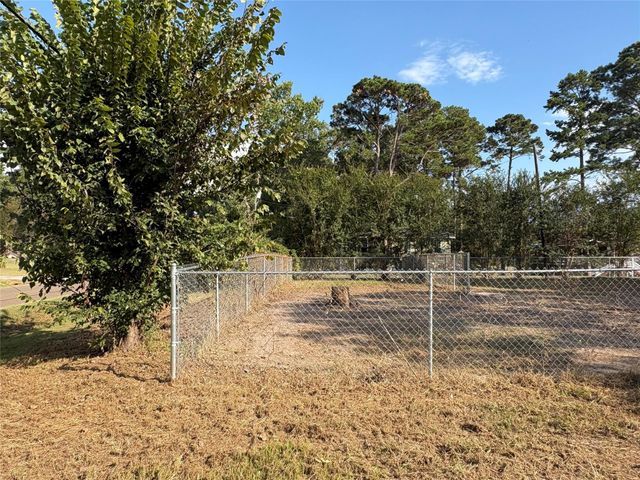 401 Lakeview Drive, Onalaska, TX 77360