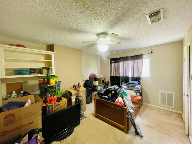 118 Driftwood Drive, Lake Jackson, TX 77566