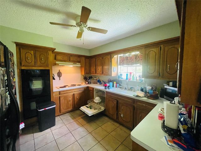 118 Driftwood Drive, Lake Jackson, TX 77566