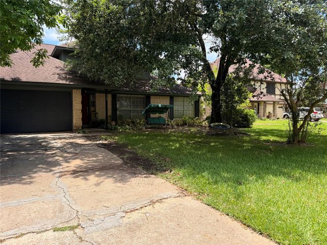 118 Driftwood Drive, Lake Jackson, TX 77566