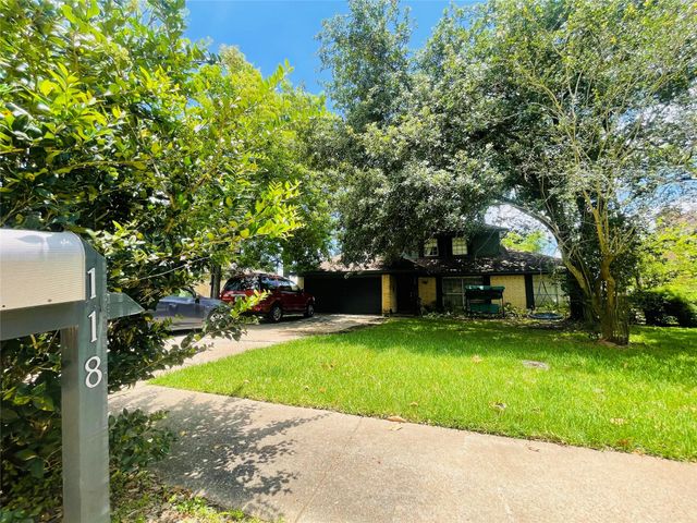118 Driftwood Drive, Lake Jackson, TX 77566