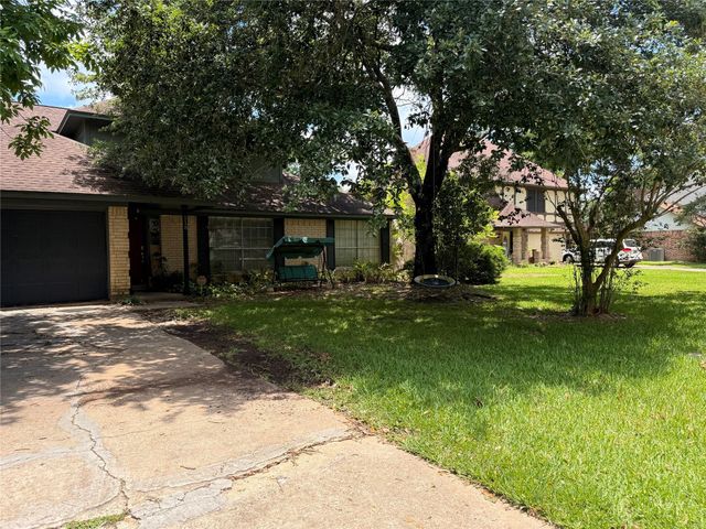 118 Driftwood Drive, Lake Jackson, TX 77566