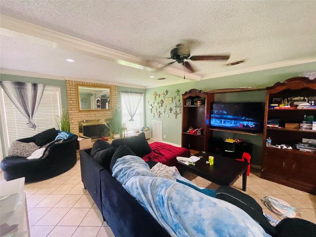 118 Driftwood Drive, Lake Jackson, TX 77566