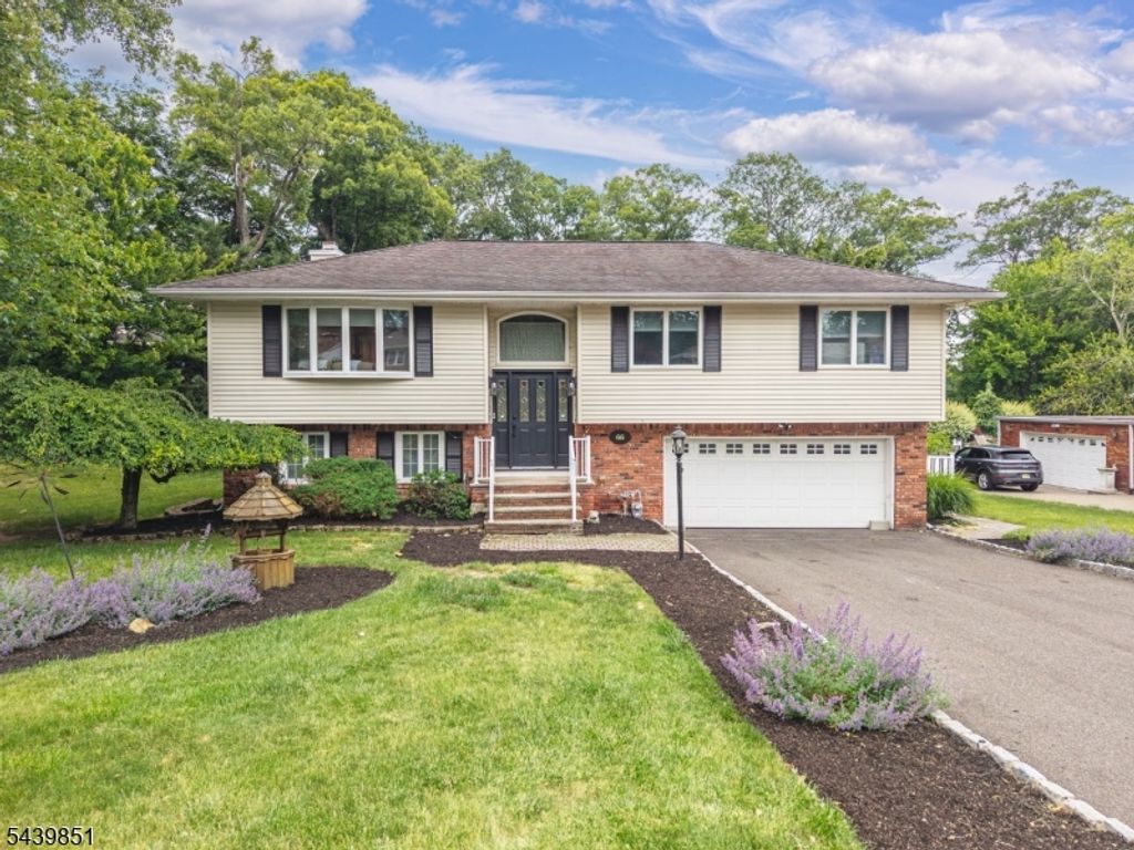 66 Robert St, North Haledon Boro, NJ 07508
