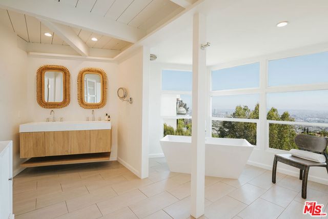 8448 Franklin Avenue, Los Angeles, CA 90069