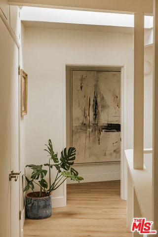 8448 Franklin Avenue, Los Angeles, CA 90069