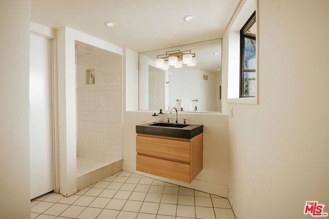 8448 Franklin Avenue, Los Angeles, CA 90069