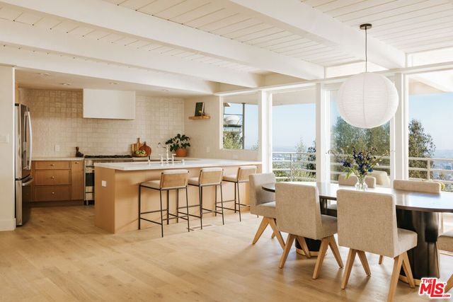 8448 Franklin Avenue, Los Angeles, CA 90069