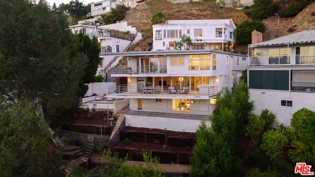 8448 Franklin Avenue, Los Angeles, CA 90069