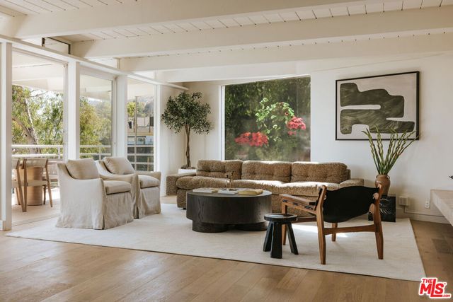 8448 Franklin Avenue, Los Angeles, CA 90069