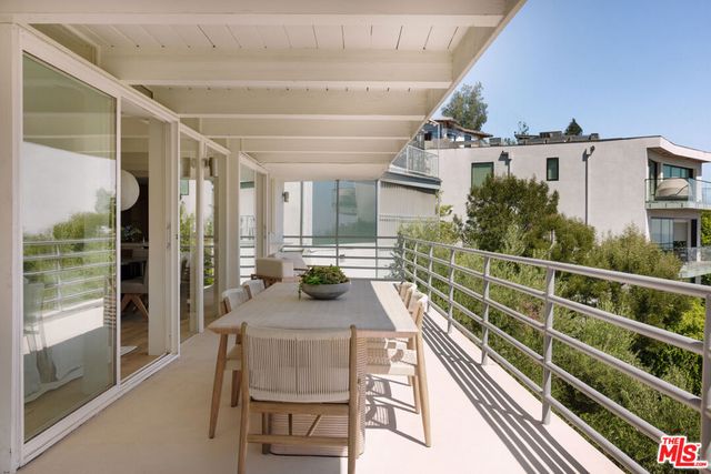 8448 Franklin Avenue, Los Angeles, CA 90069