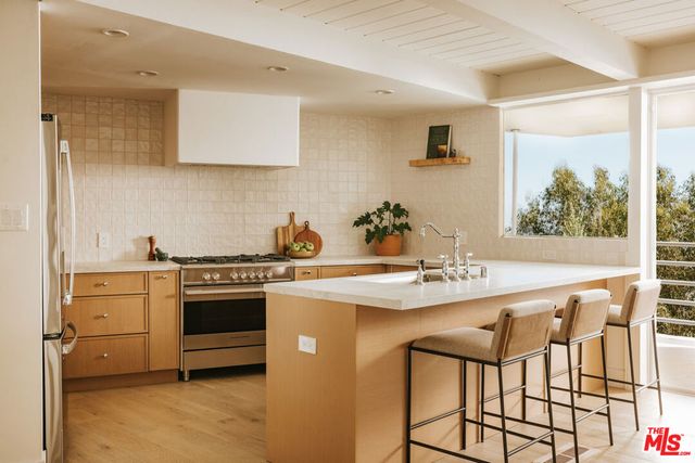 8448 Franklin Avenue, Los Angeles, CA 90069