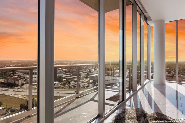 610 E Market St Unit 2818, San Antonio, TX 78205