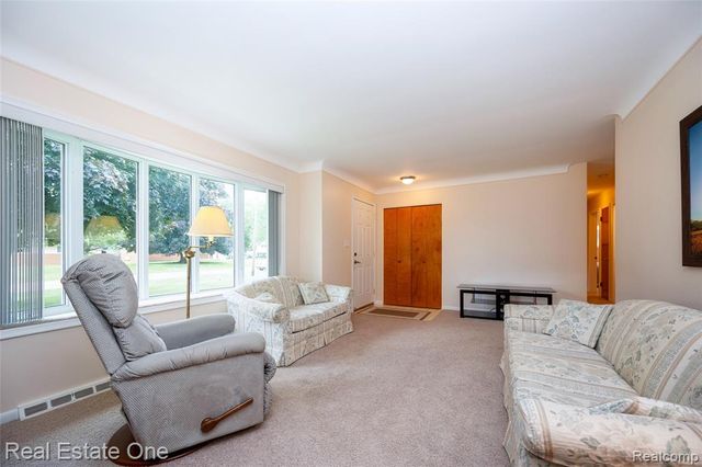 1156 Bielby Street, Waterford, MI 48328