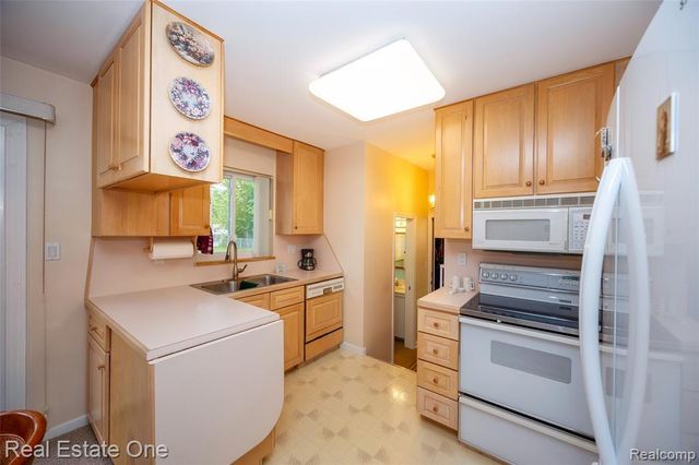 1156 Bielby Street, Waterford, MI 48328