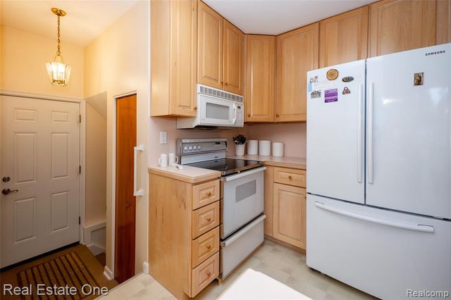 1156 Bielby Street, Waterford, MI 48328