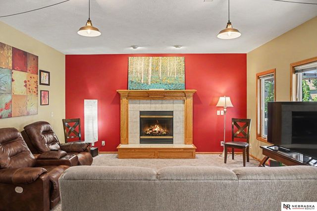 2811 Leigh Lane, Papillion, NE 68133