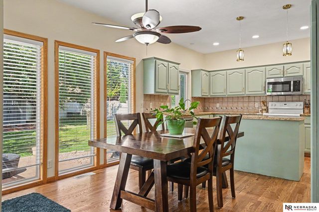2811 Leigh Lane, Papillion, NE 68133