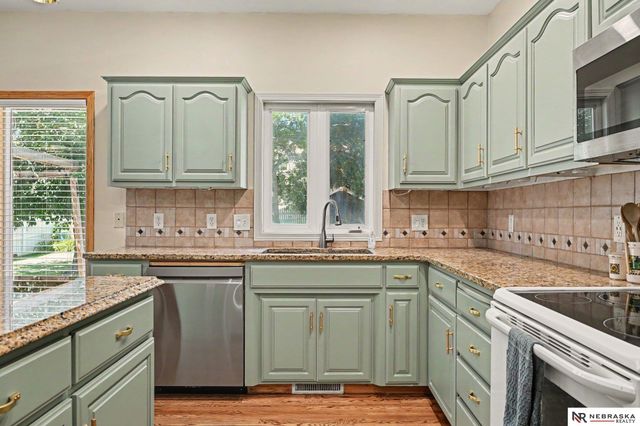 2811 Leigh Lane, Papillion, NE 68133