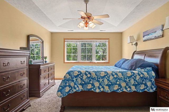 2811 Leigh Lane, Papillion, NE 68133